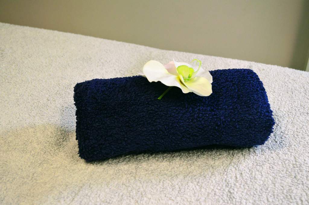 Massage auray masseuse cabinet californien-suédois prénatal femme enceinte douleur dos stress relaxation bien-être